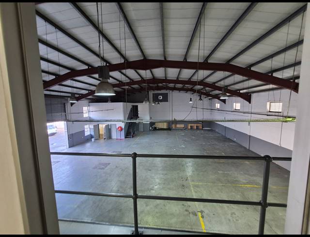 1,111M² WAREHOUSE TO LET IN PAARDEN EILAND